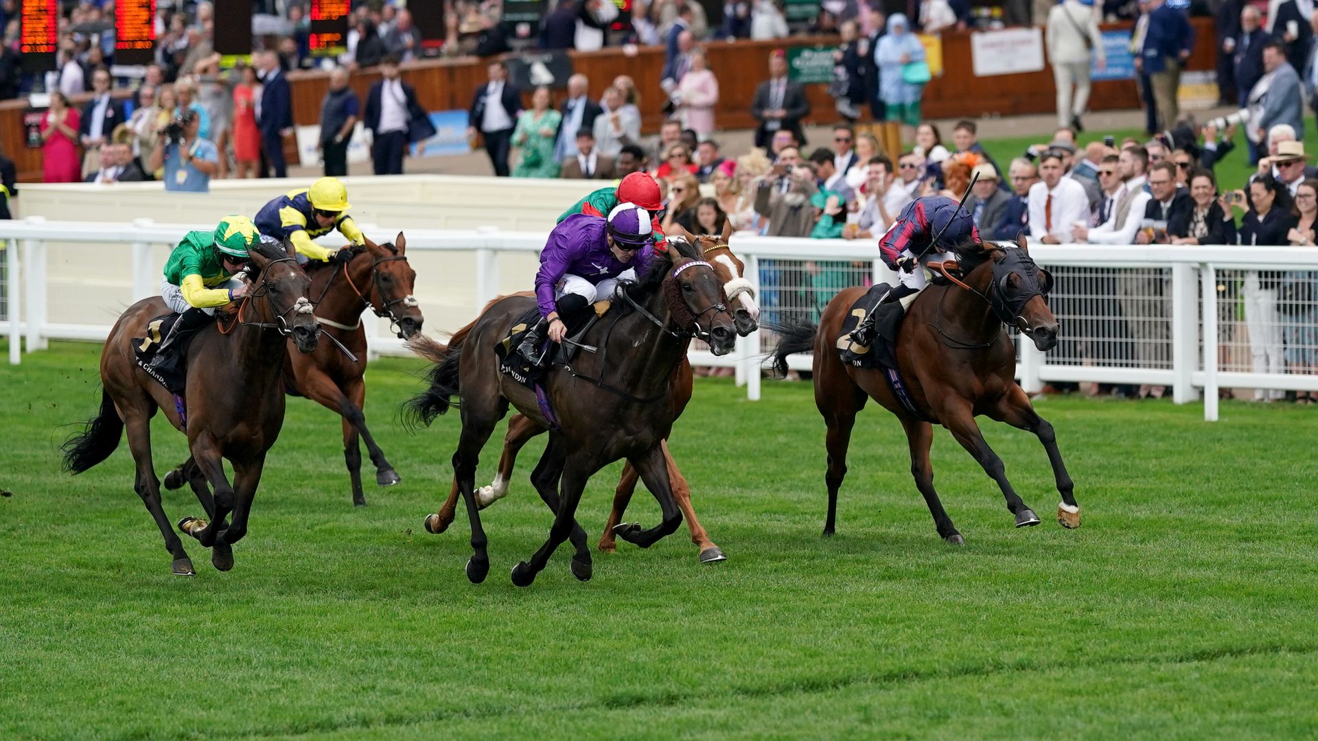 Red-hot Howden Challenge Cup the Ascot feature