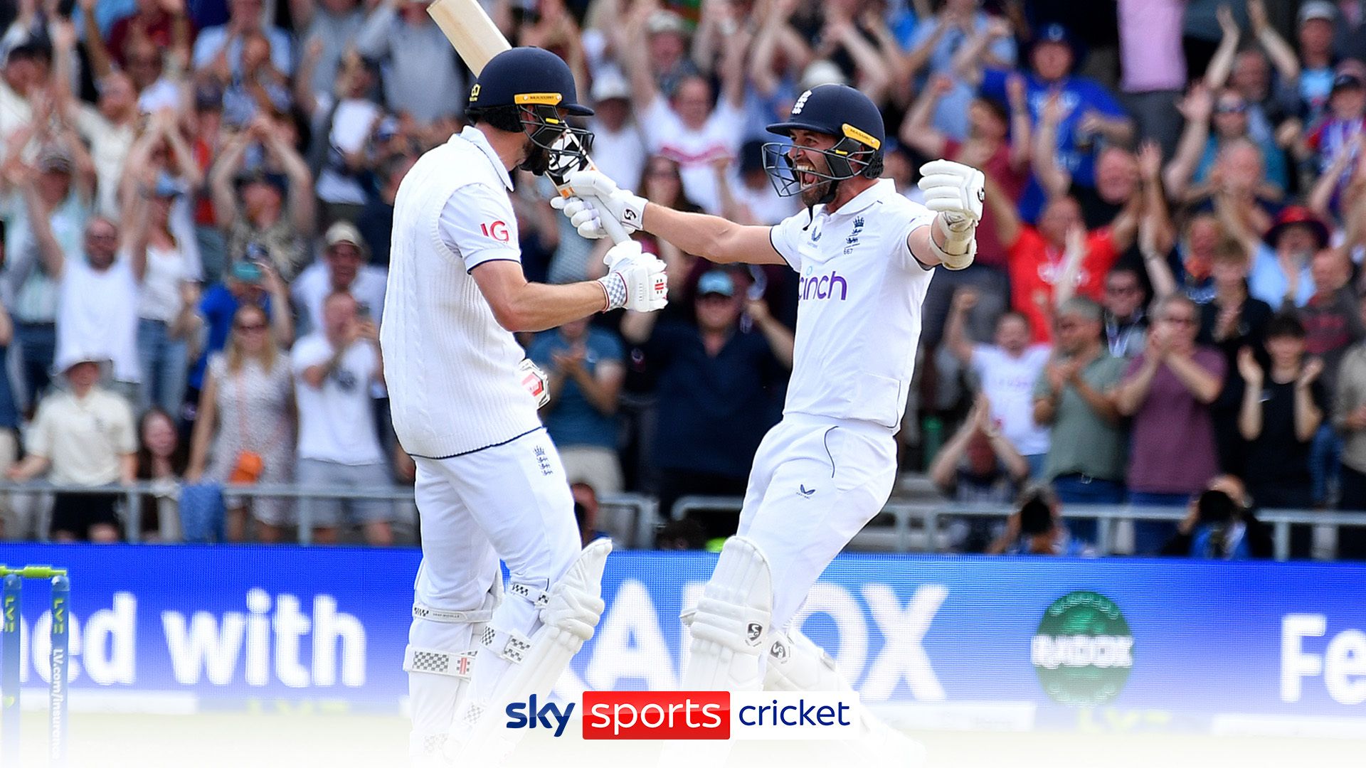 Woakes smokes winning four as England stay in Ashes series