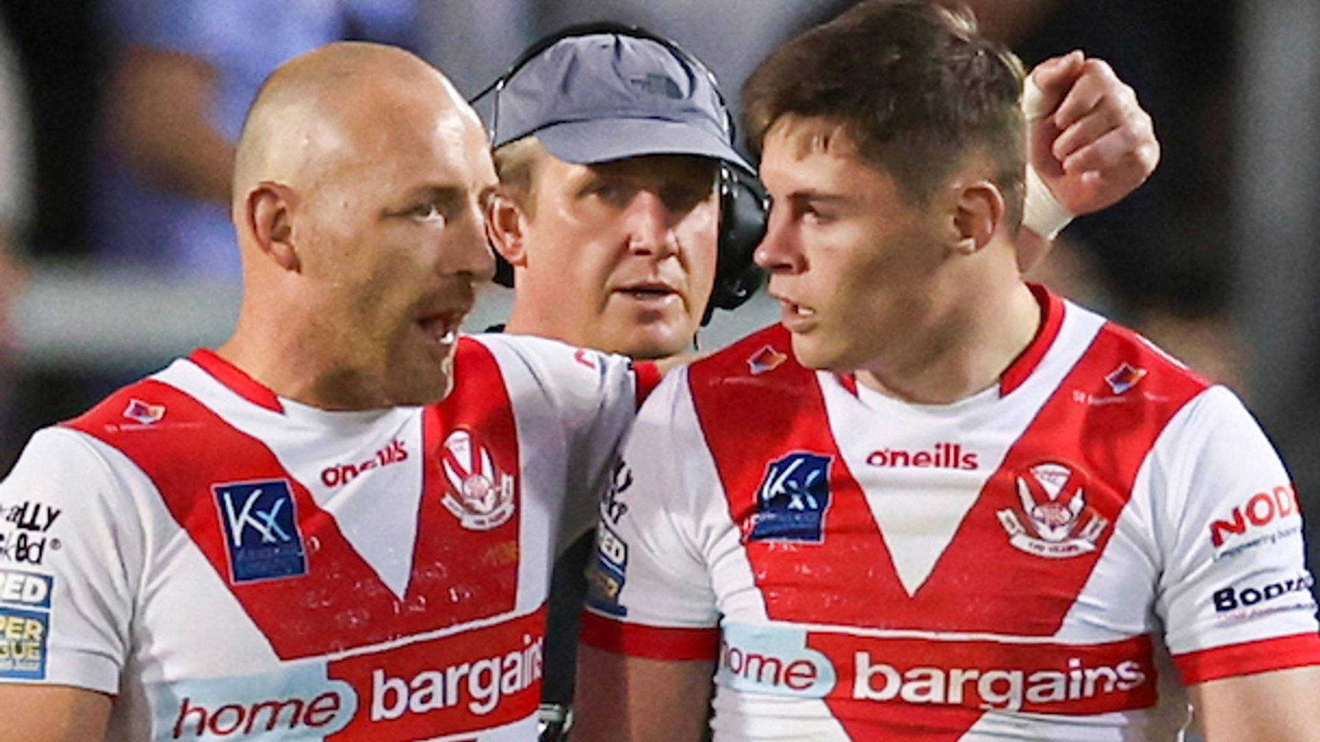 Welsby double helps St Helens secure tight 22-18 victory over Leeds