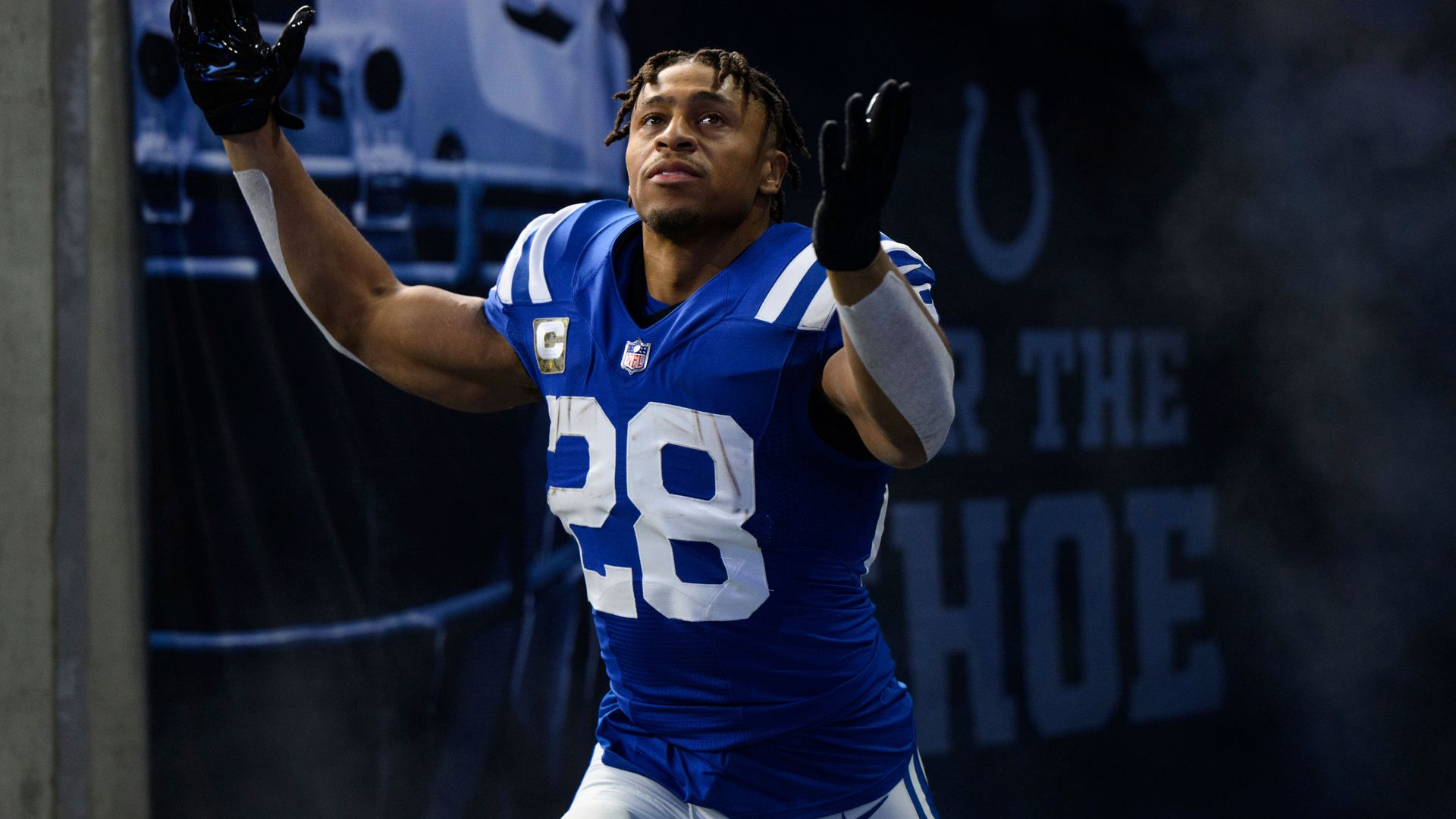 Colts RB Taylor signs extension after trade request