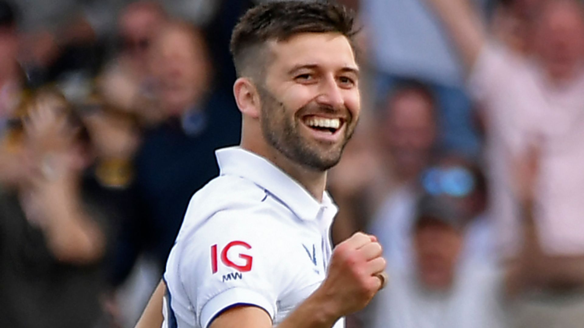 Sizzling Wood shreds Australia after Marsh punishes costly drop
