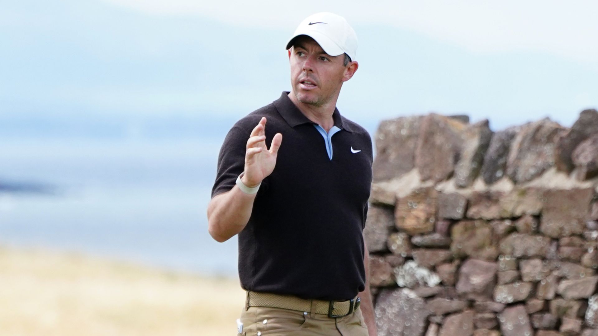 McIlroy retains Scottish Open lead as Fleetwood moves into contention