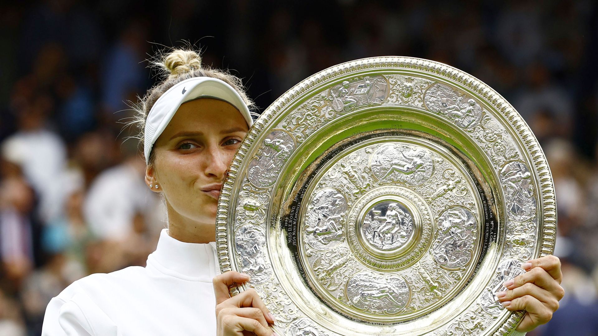 Wimbledon Day 13 highlights | Vondrousova claims title
