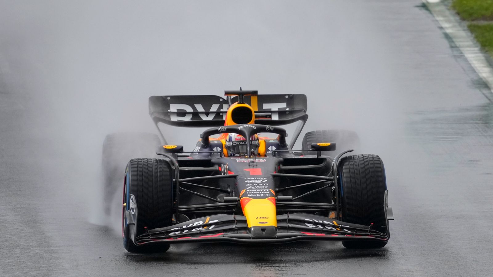 GP des Pays-Bas : Max Verstappen en tête des essais finaux chaotiques et humides de George Russell après trois drapeaux rouges