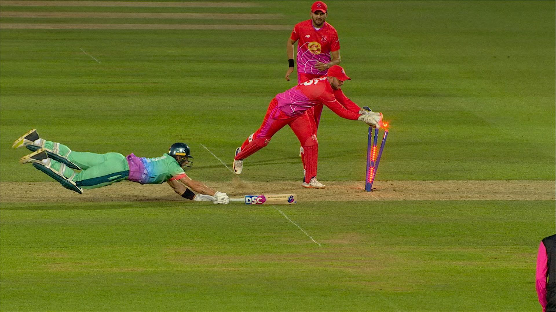 Incredible! Heroic Curran dive earns Invincibles tie!