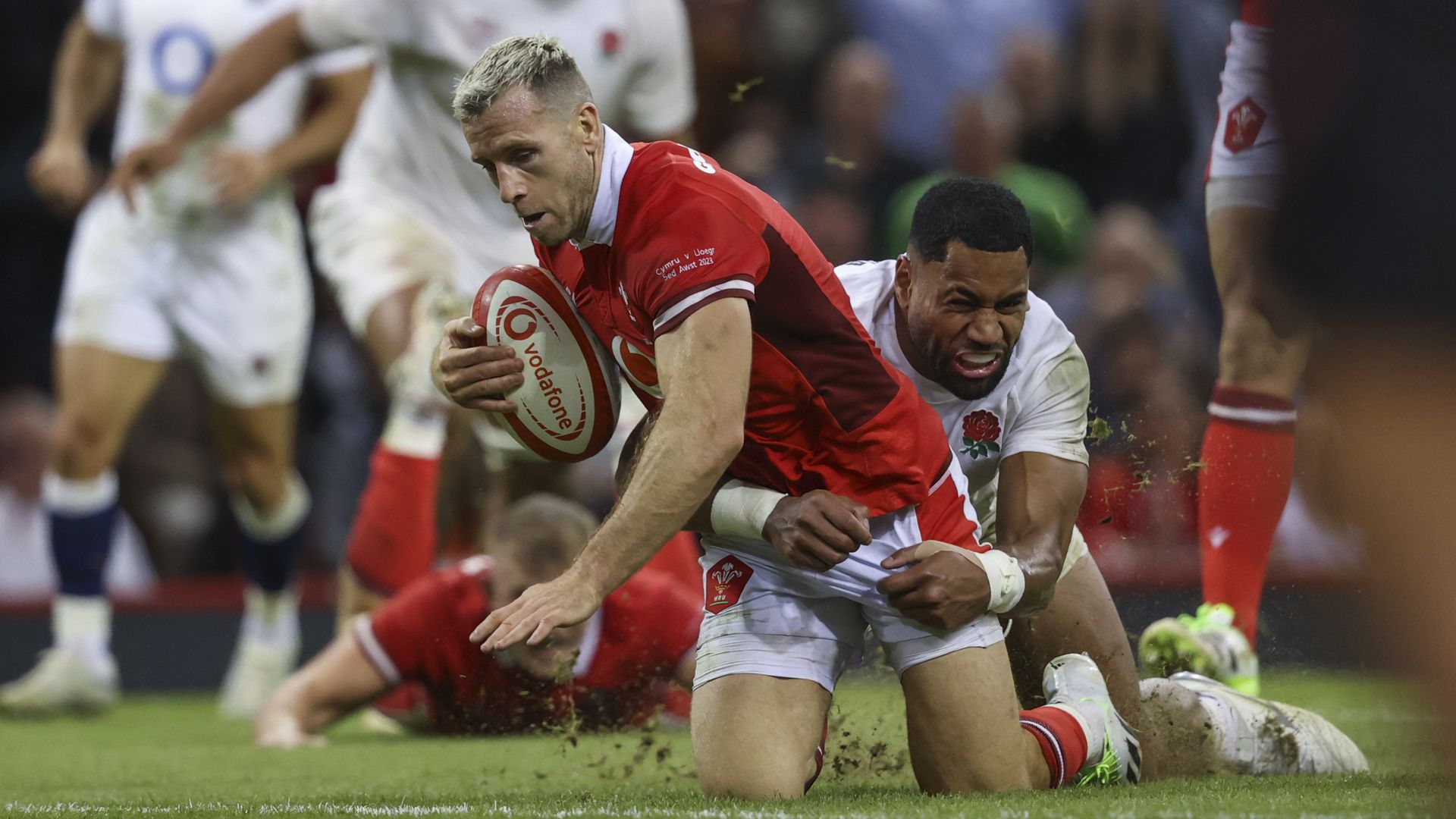 Disjointed England beaten by Wales | Borthwick: Experiences will be positive