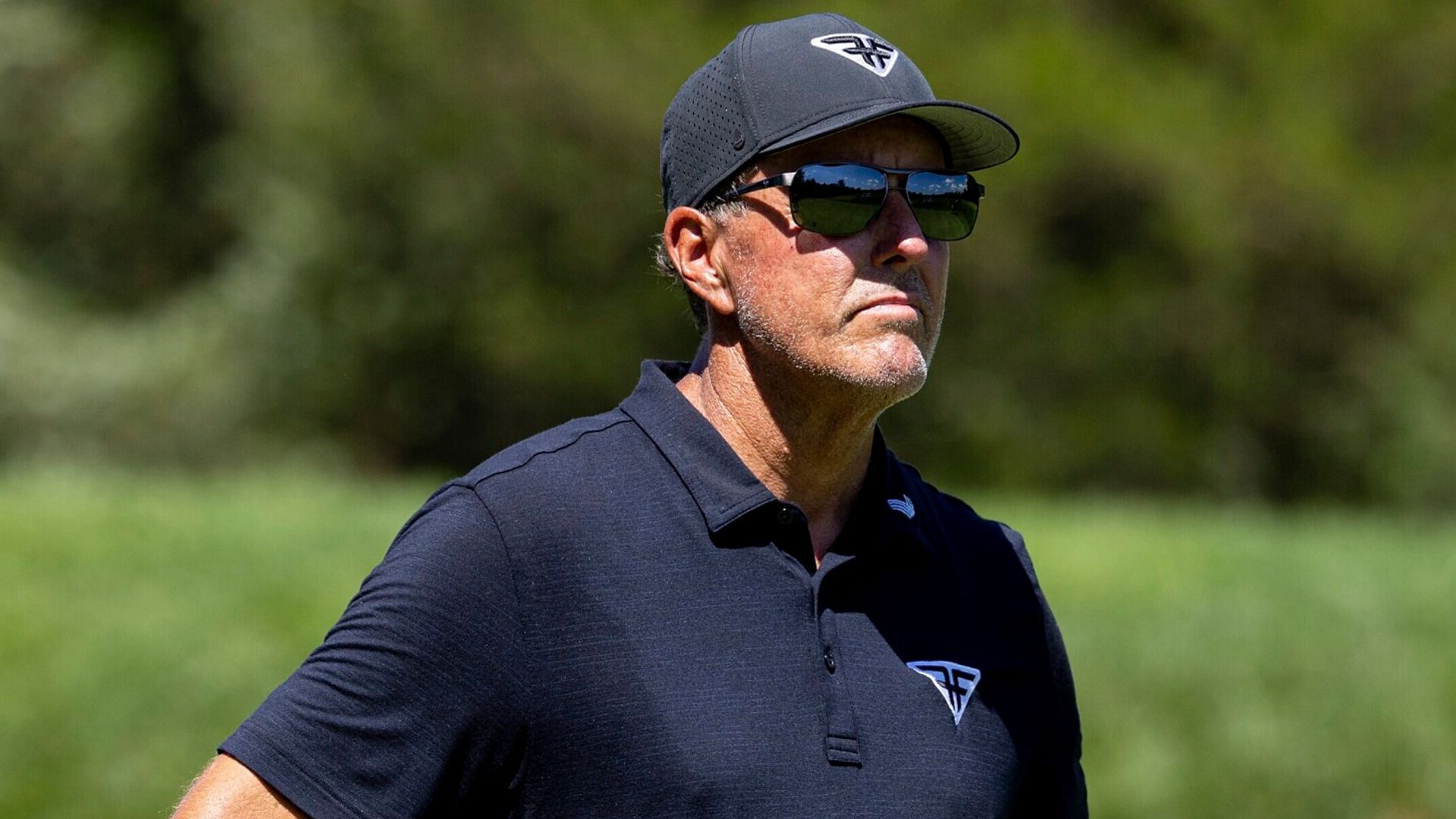 Smith wins LIV Golf Bedminster as Mickelson implodes with quintuple bogey