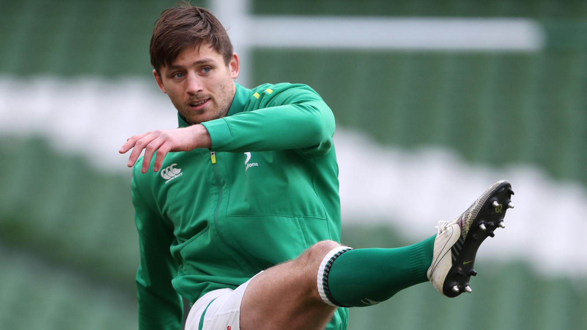Ireland opt for Byrne at fly-half vs England