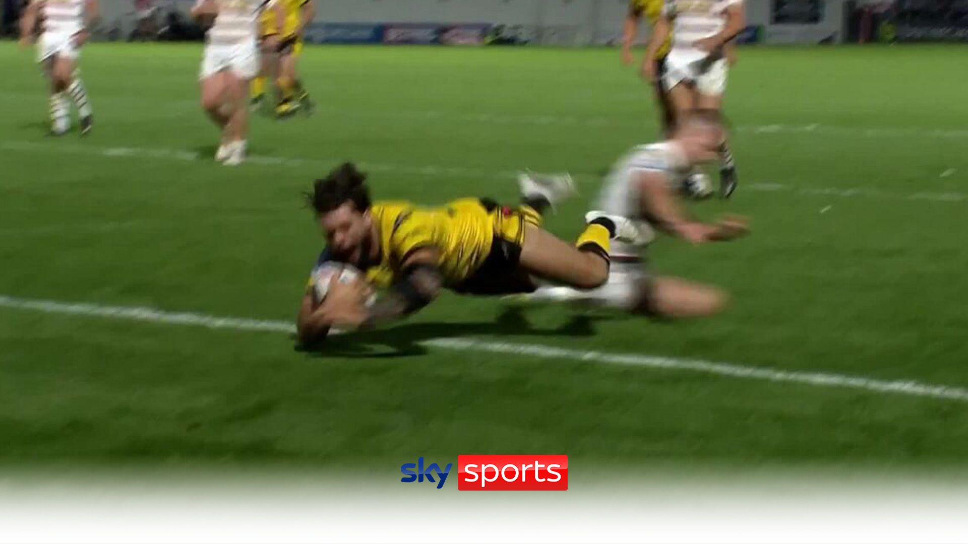 'Talk about classy Cas!' | Brilliant end to end try from Castleford!