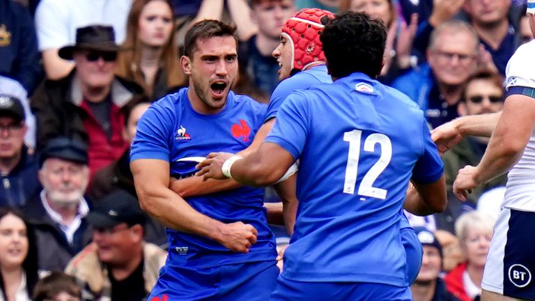 Batiste Couilloud finished a stunning France move for the opening try 