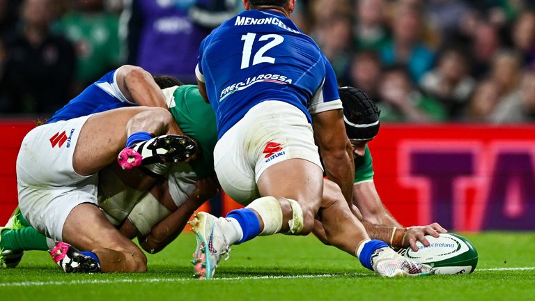 Doris darted over the try-line for Ireland's fifth try in an outstanding individual display 