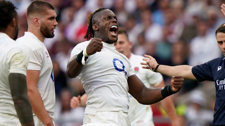 Maro Itoje scored a crucial try with England down to 12 players, before George Ford kicked the hosts to a late win 