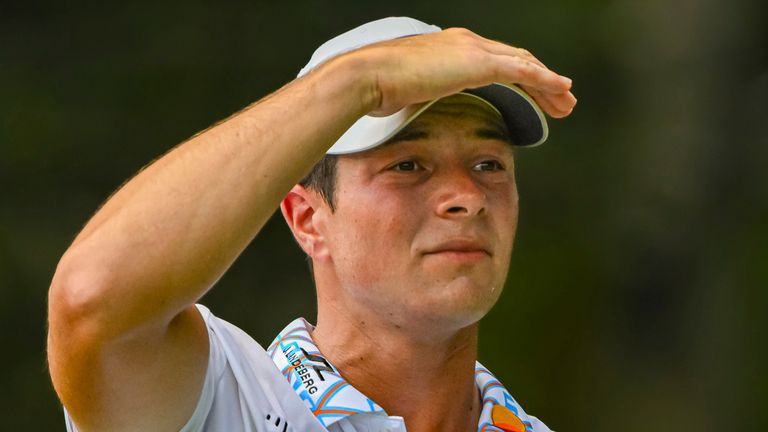 Viktor Hovland takes a six-shot lead into the final round of the FedExCup finale 