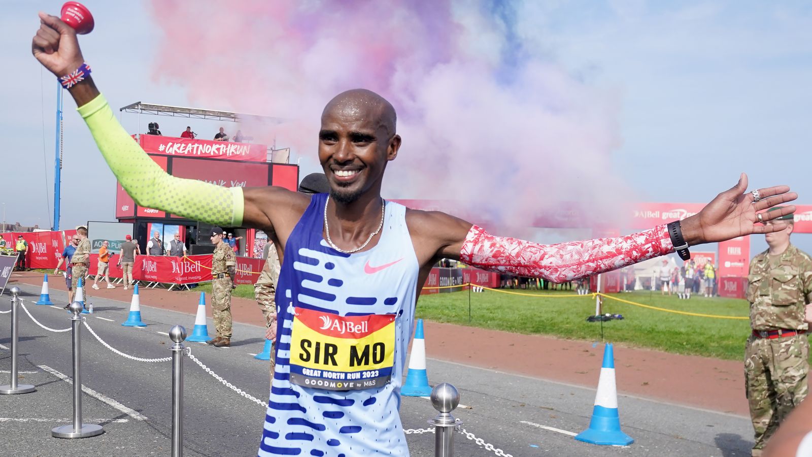 Mo Farah finishes fourth in last competitive race at Great North Run | Athletics News