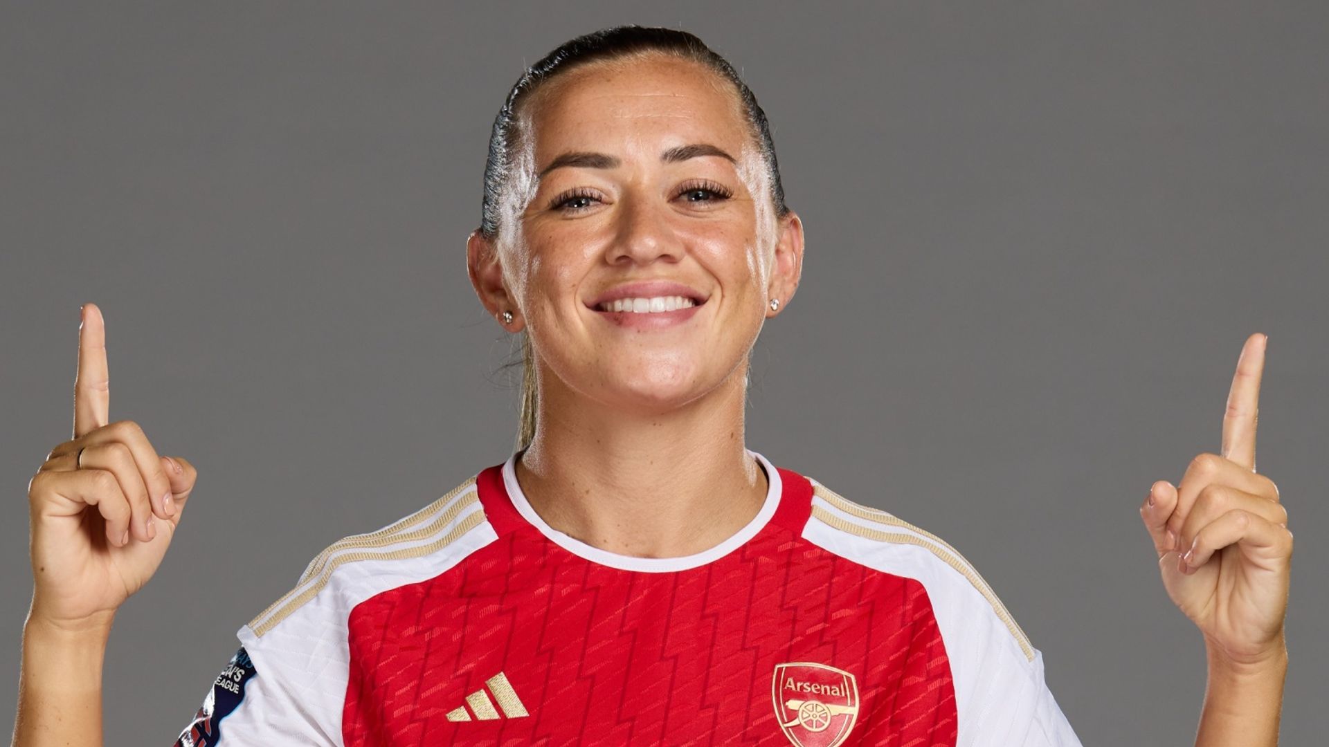 McCabe signs new Arsenal deal
