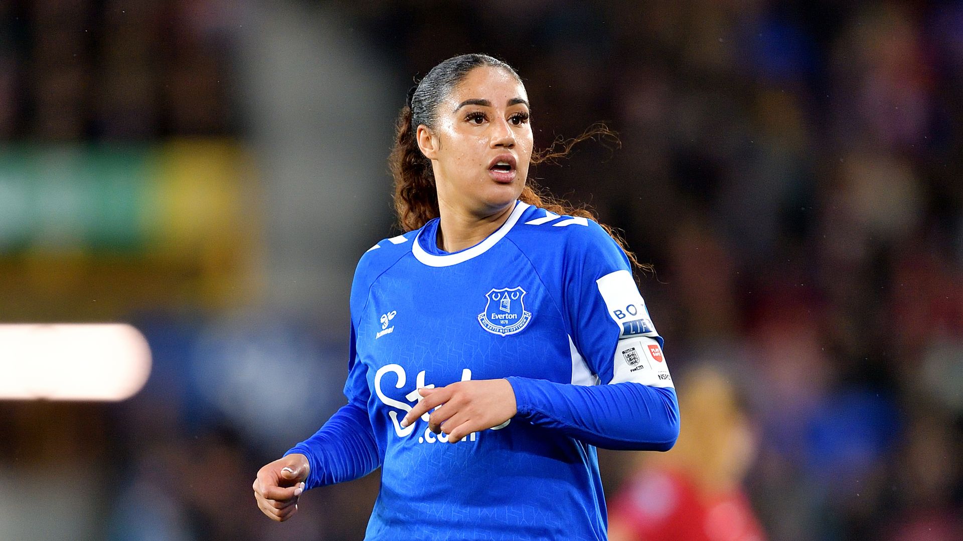 Everton's George in Man Utd talks ahead of WSL deadline