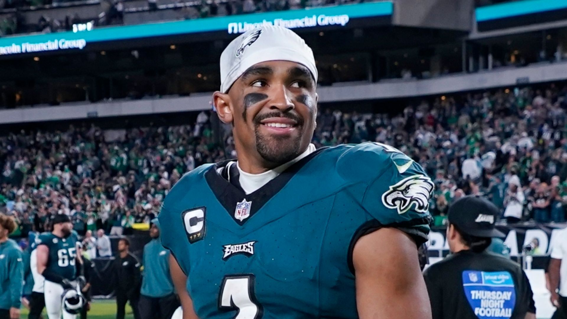 Hurts and Swift lead Eagles to win over Vikings