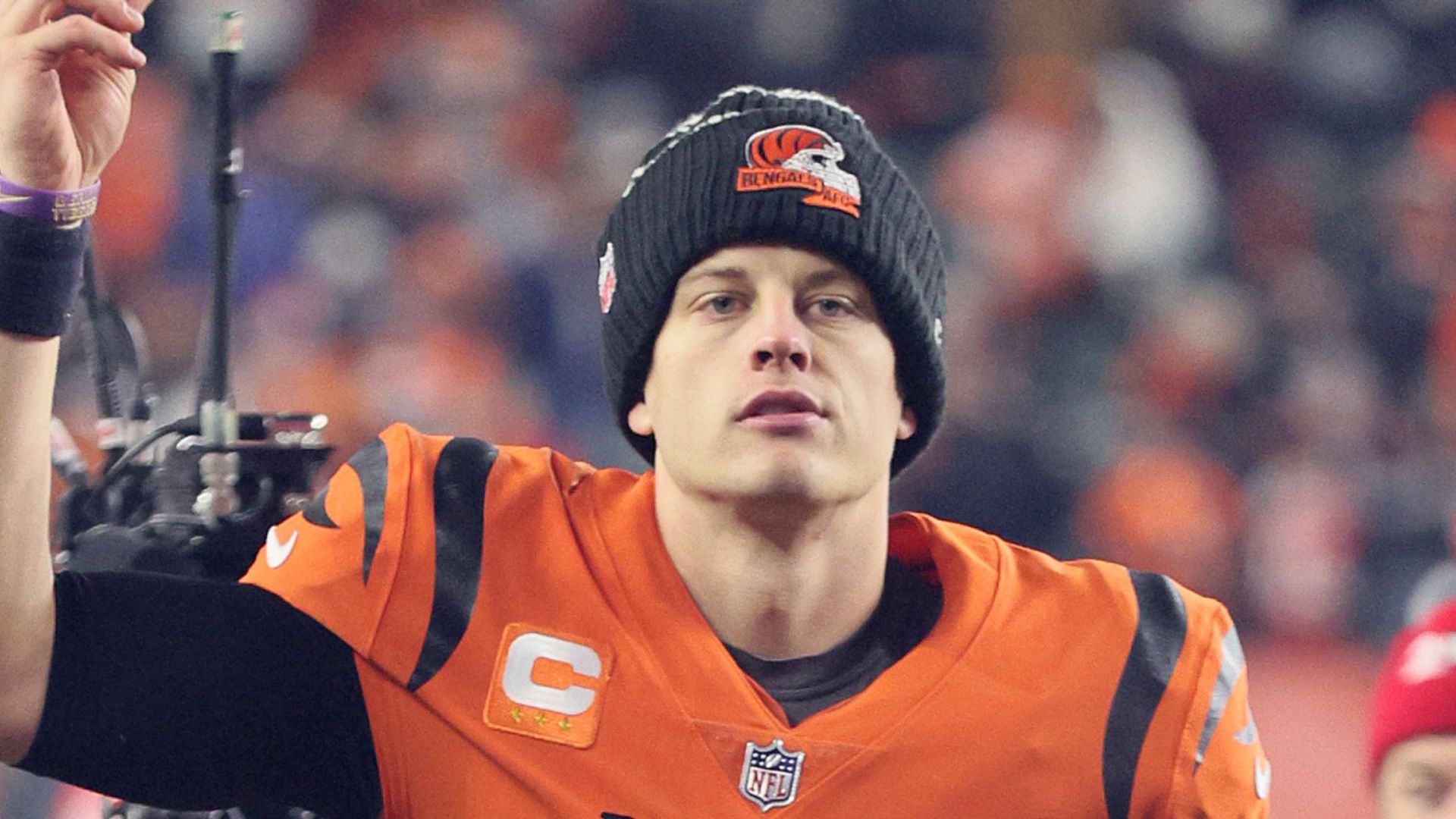 Burrow signs new deal to become NFL's highest-paid player