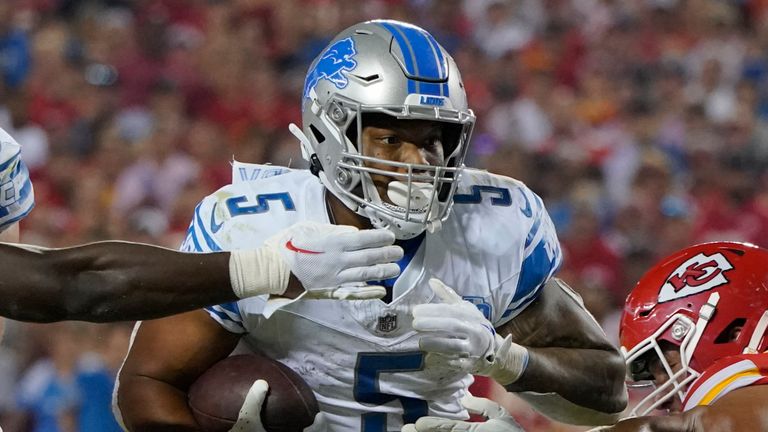 Detroit Lions running back David Montgomery breaks a tackle on his touchdown run