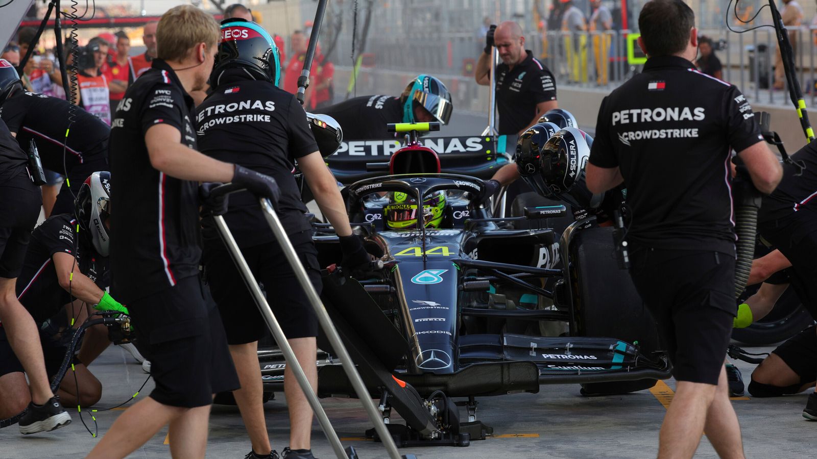 GP du Qatar : la FIA applique la règle des trois arrêts aux stands pour la course en raison de problèmes de sécurité concernant les pneus