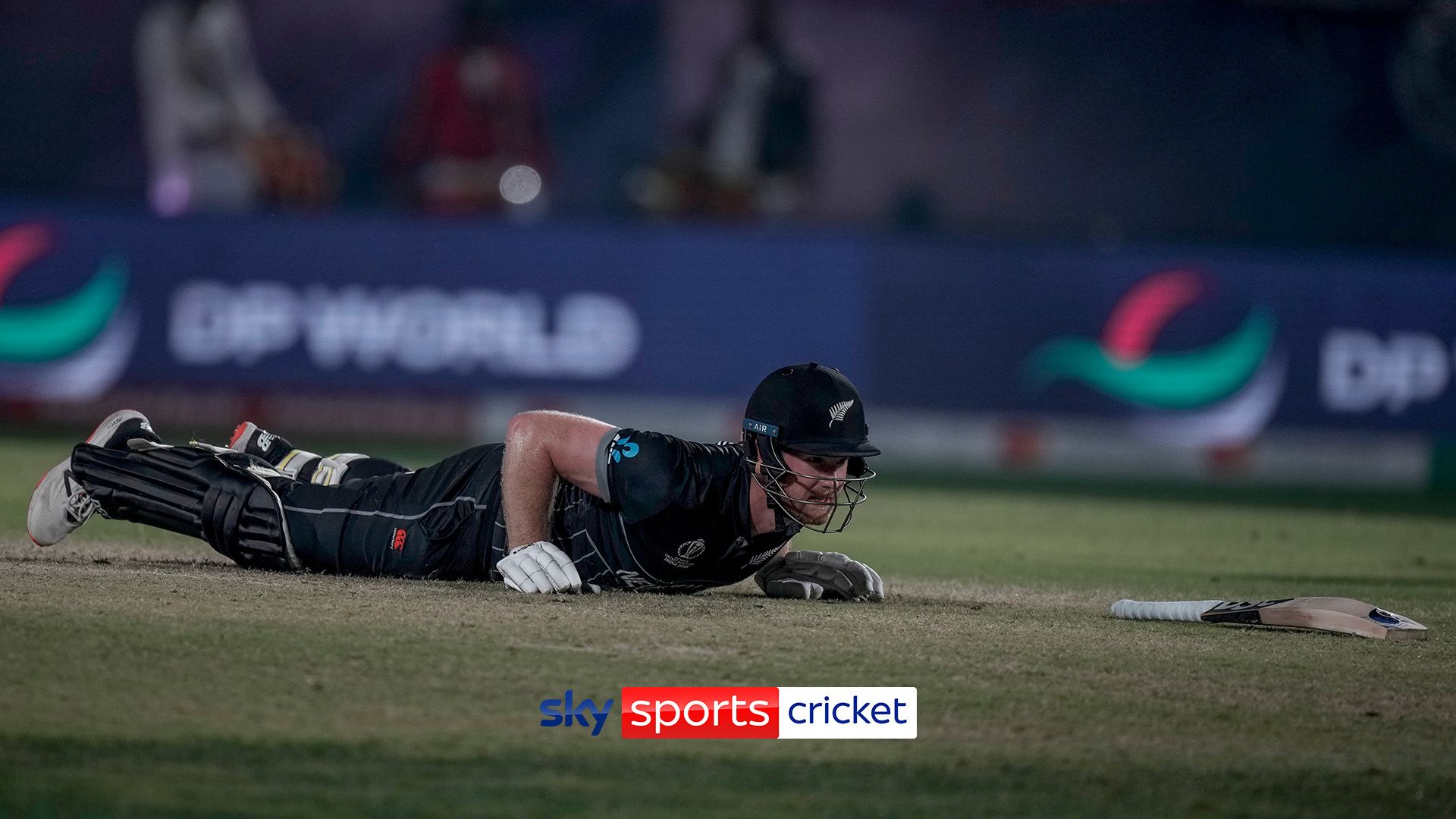 'Magnificent game of cricket!' | Australia hold on in thrilling final over to beat NZ
