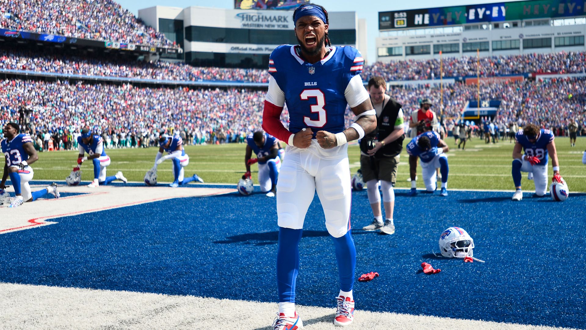 Hamlin returns to action in first regular-season game since cardiac arrest