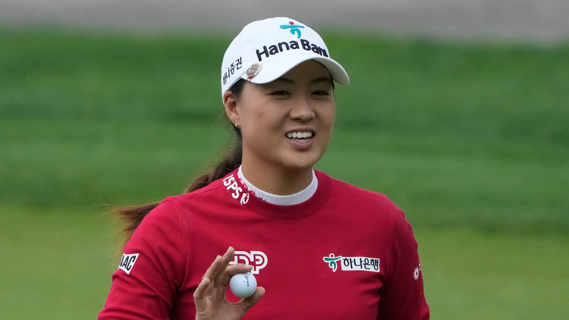 Minjee Lee battles to two-stroke lead at BMW Ladies Championship