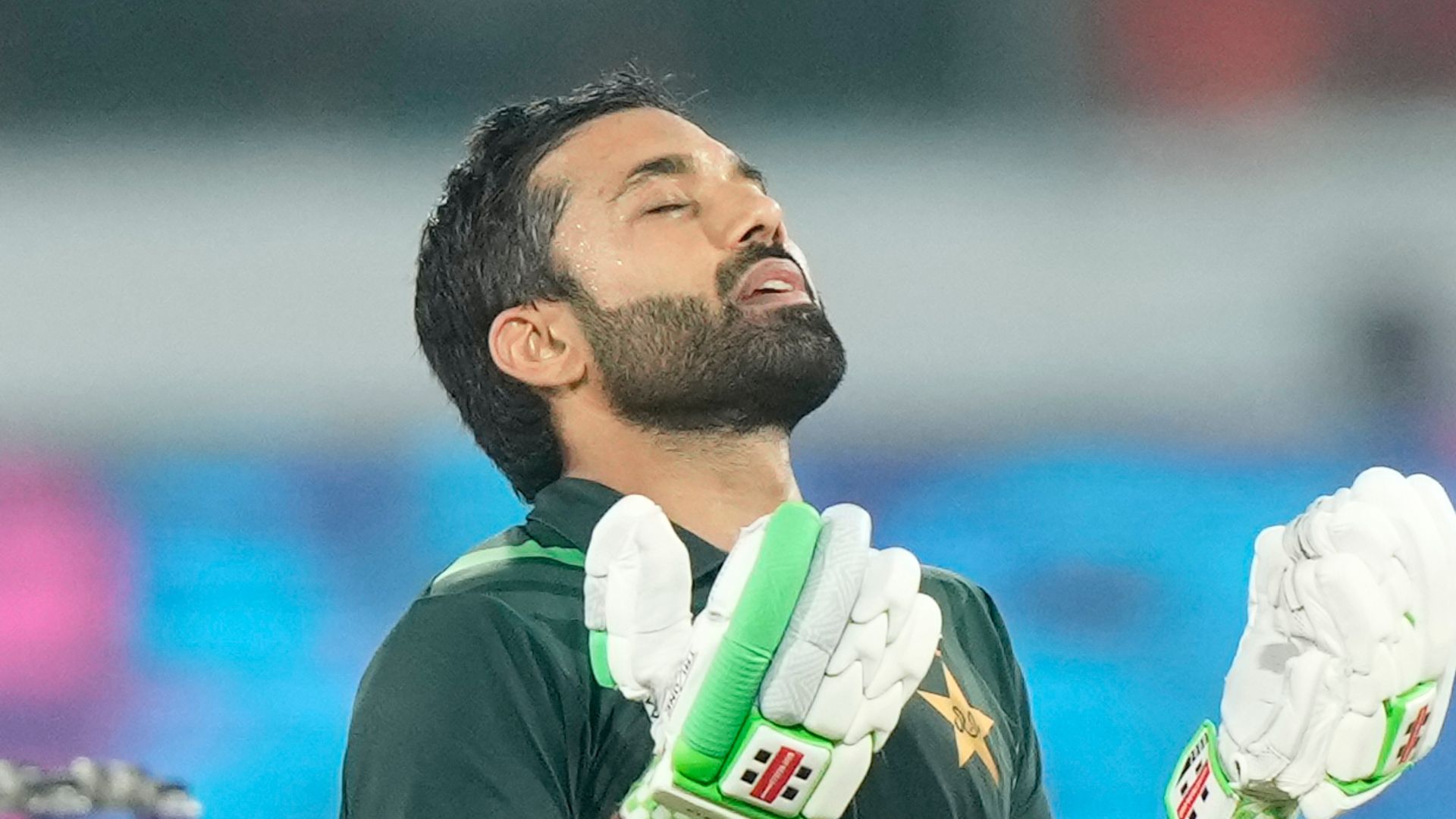 Pakistan in record World Cup run chase to beat Sri Lanka