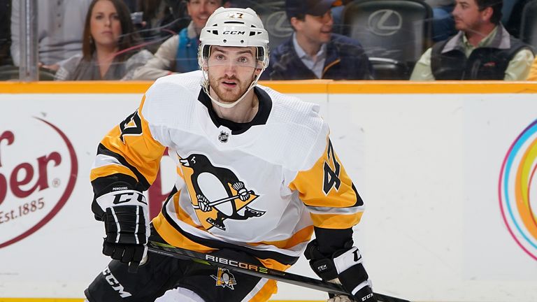 La police enquête sur la mort du joueur de hockey sur glace Adam