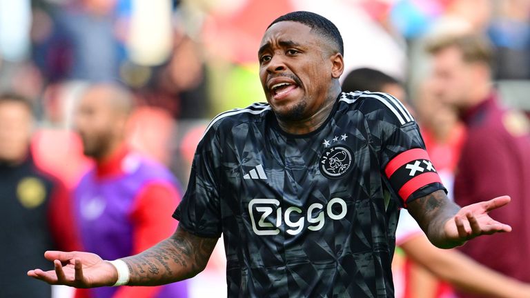 Bergwijn shows his frustration against Utrecht