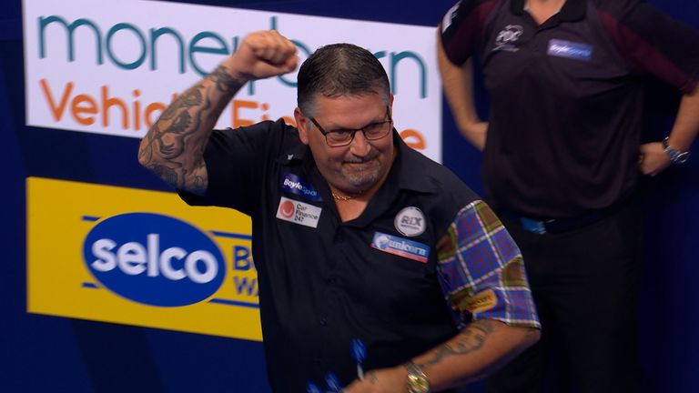 Gary Anderson overcame Jose de Sousa in a deciding leg as he progressed to the second round at the World Grand Prix