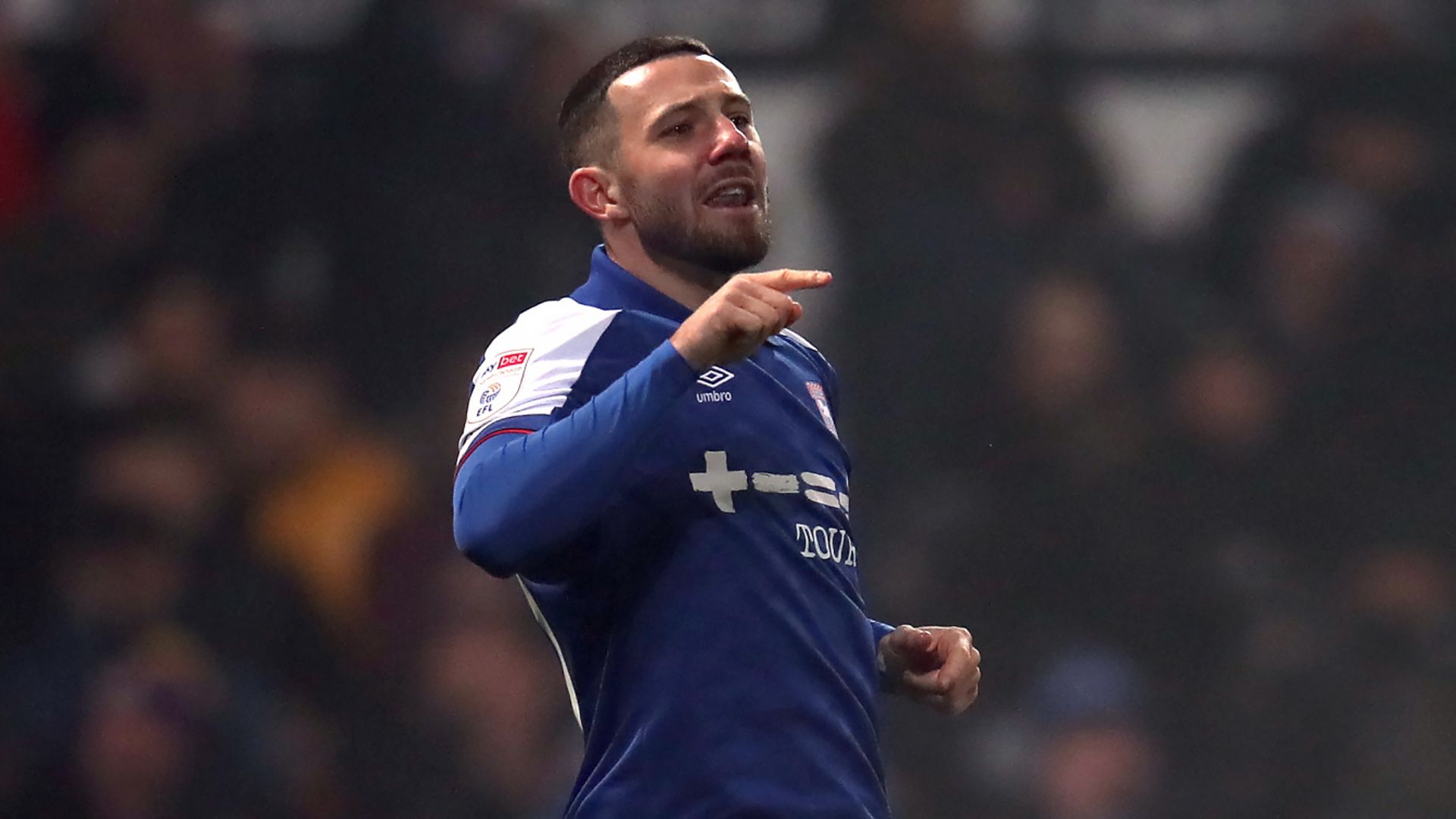 Ipswich see off Millwall to climb within a point of top spot