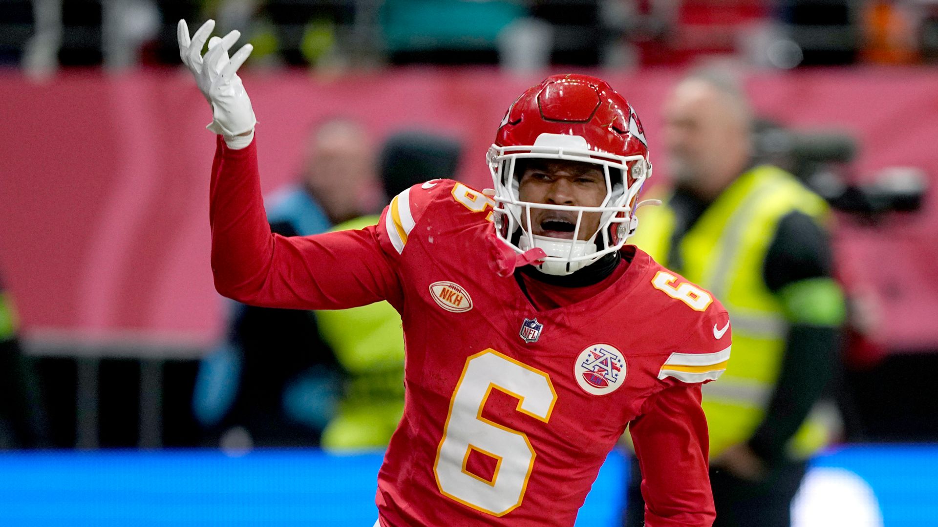 Chiefs hold off Dolphins fightback in Frankfurt thriller