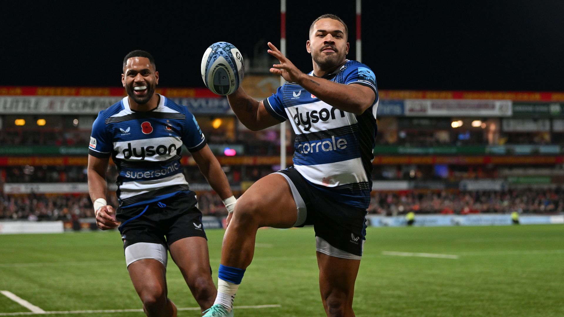 Bath go top of Premiership with comeback win over Gloucester