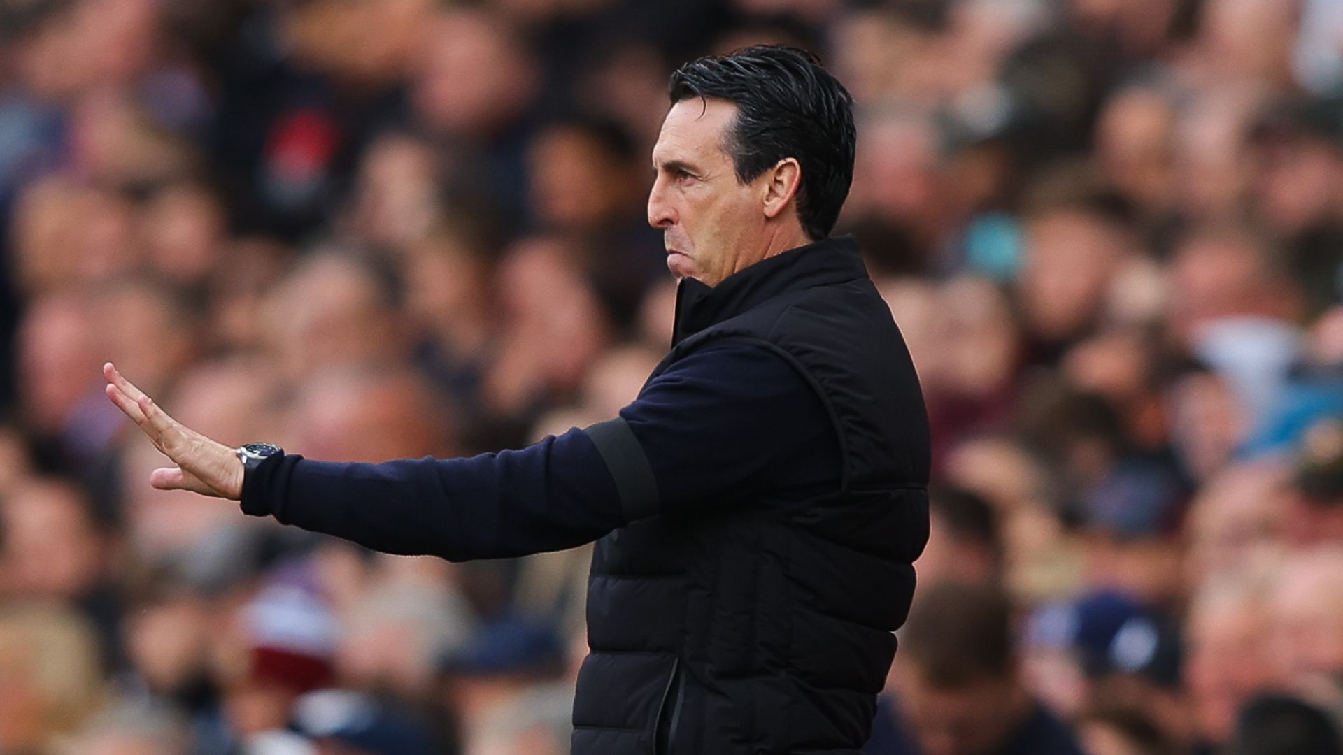 Emery calls for calm ahead of Arsenal as Aston Villa chase top four