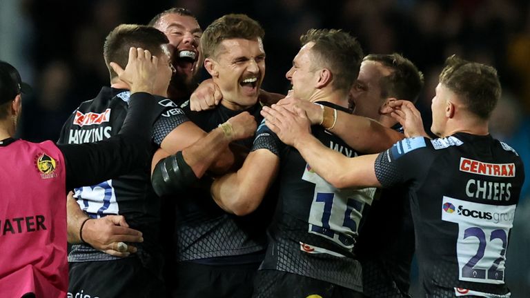 Exeter Chiefs players celebrate after Henry Slade kicks the winning penalty during the Gallagher Premiership clash with Gloucester Rugby at Sandy Park