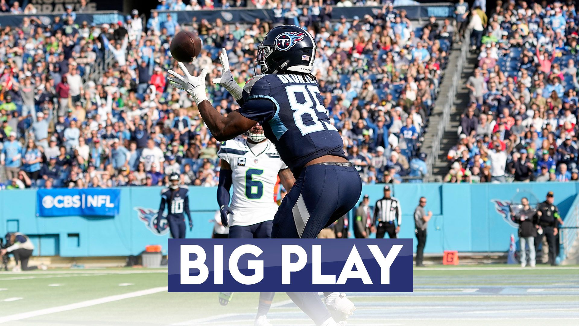 Henry delivers TD pass in dazzling trick play