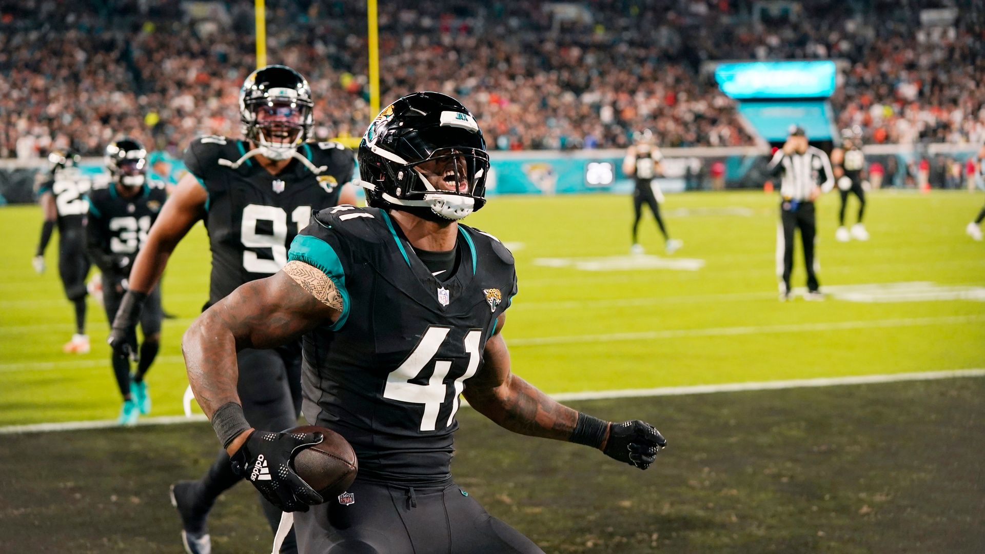 Trick play turnover! Bengals wide receiver throws interception