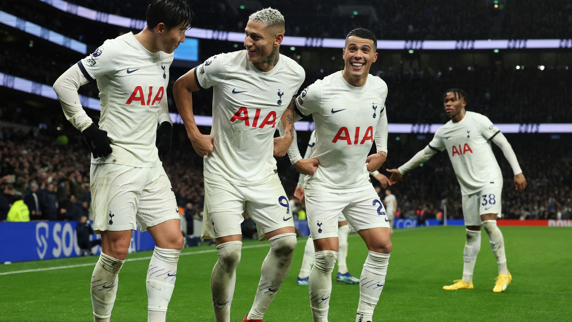 Spurs close top-four gap with victory over Bournemouth