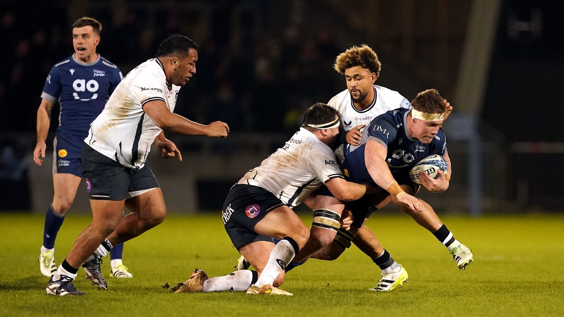 Sale edge out Saracens in nail-biter to stay top of Premiership