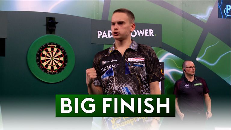 Ricardo Pietreczko made a 121 checkout look easy to take a 3-1 lead in sets and pile the pressure on Luke Humphries