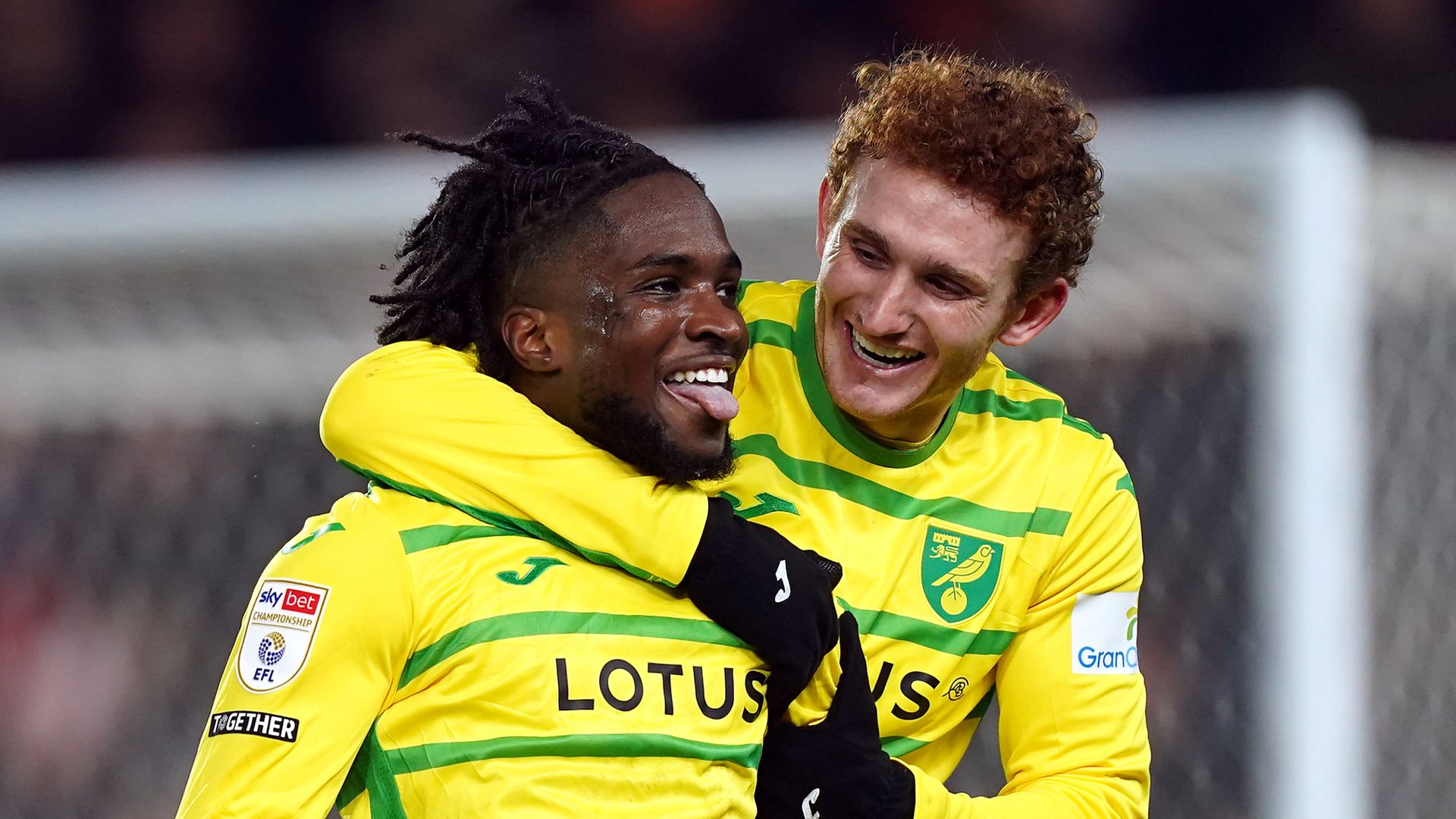 Norwich win at Hull to boost play-off hopes