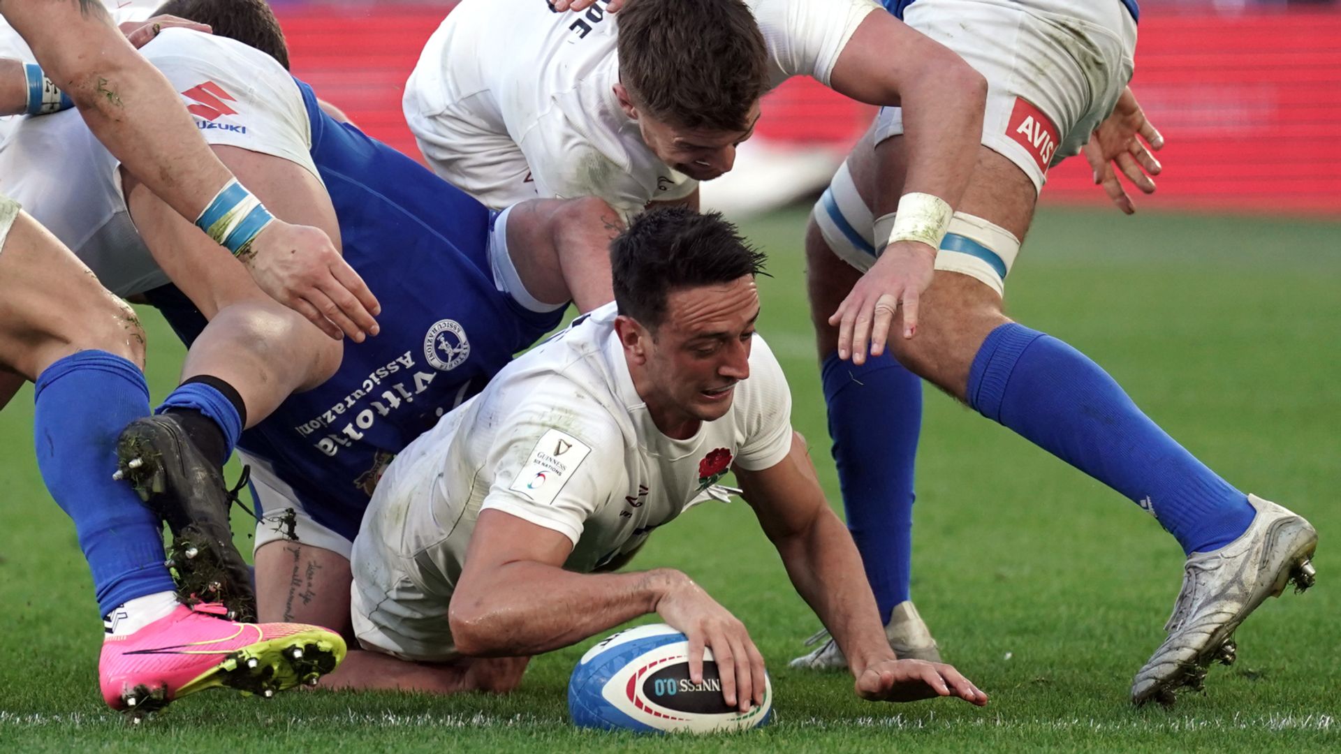 England spare blushes with comeback win over Italy