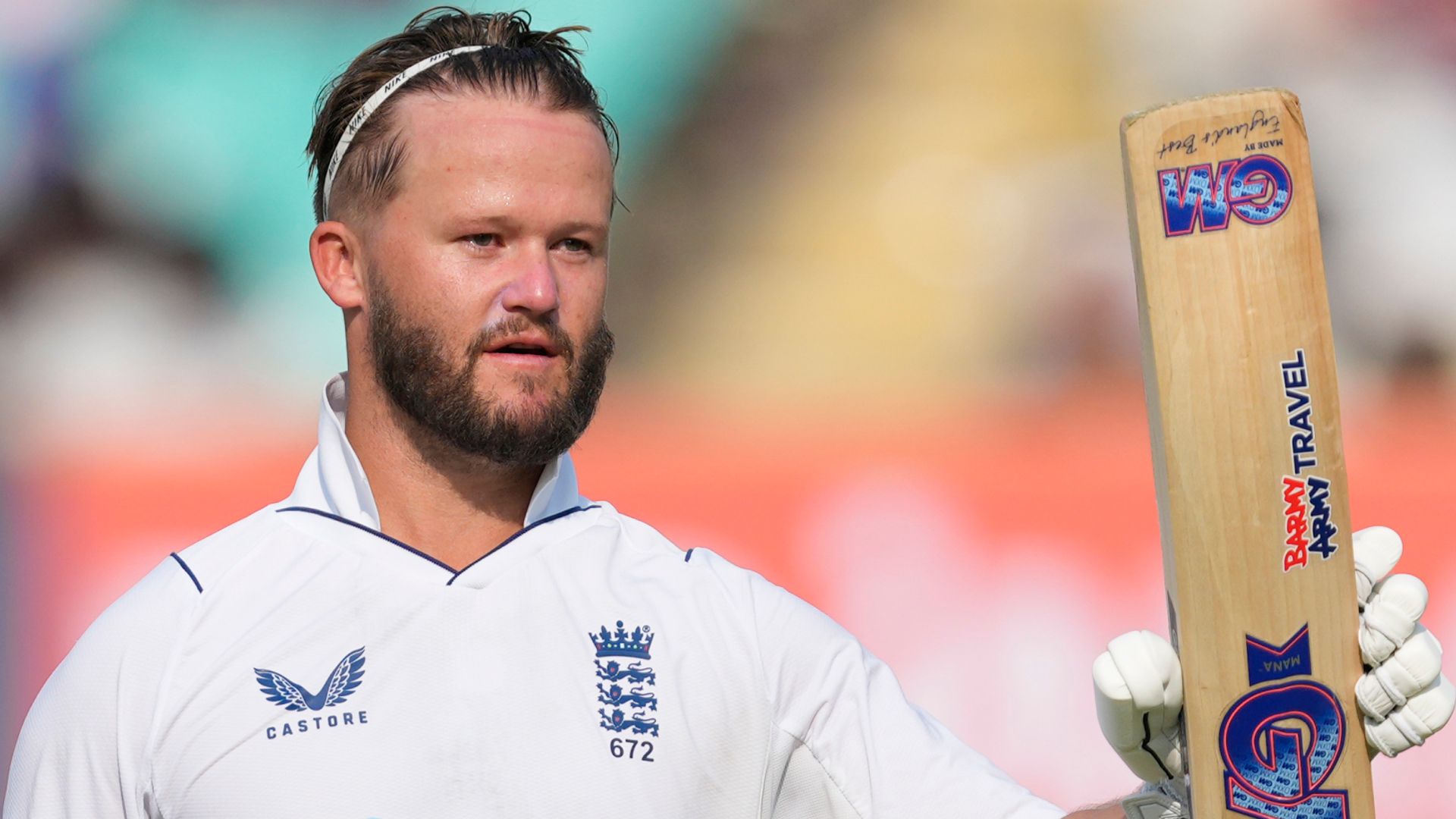 Duckett's scintillating ton leads positive England reply against India