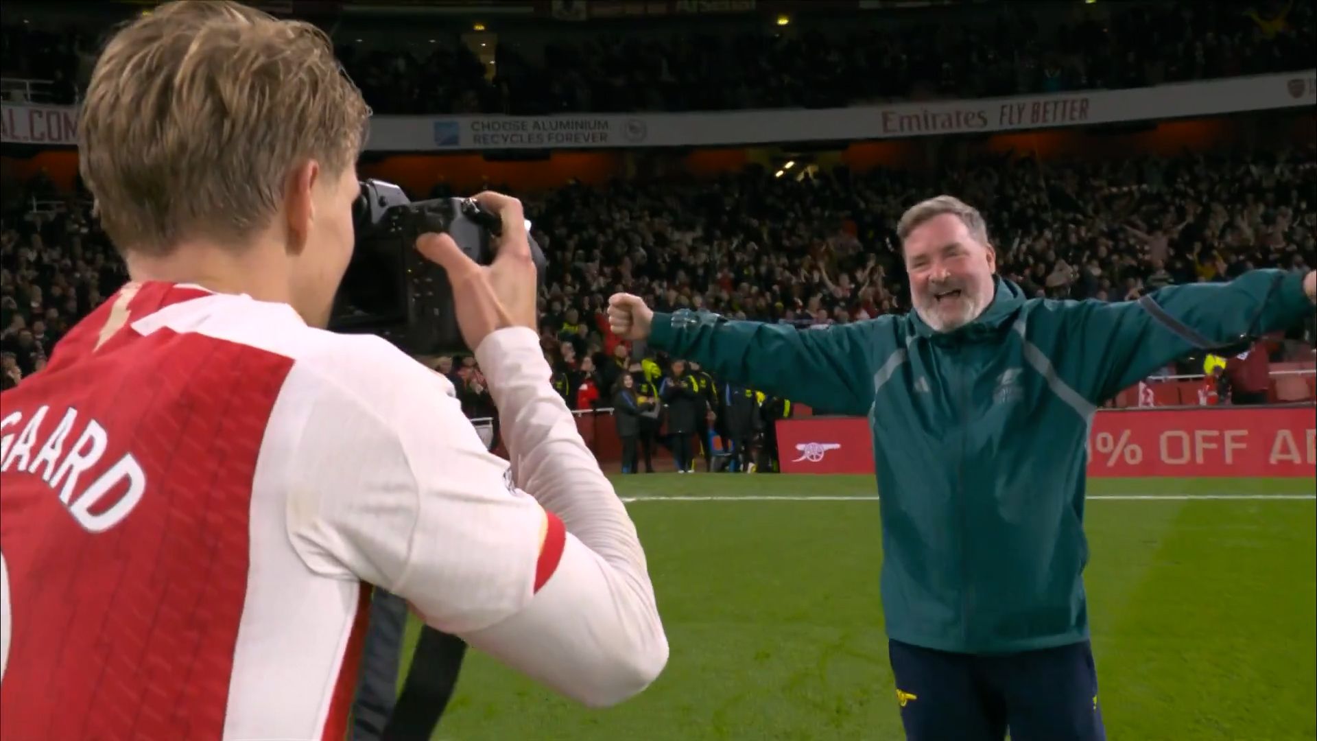 'You've won a game... get down the tunnel' | Carra not keen on Arsenal celebrations!