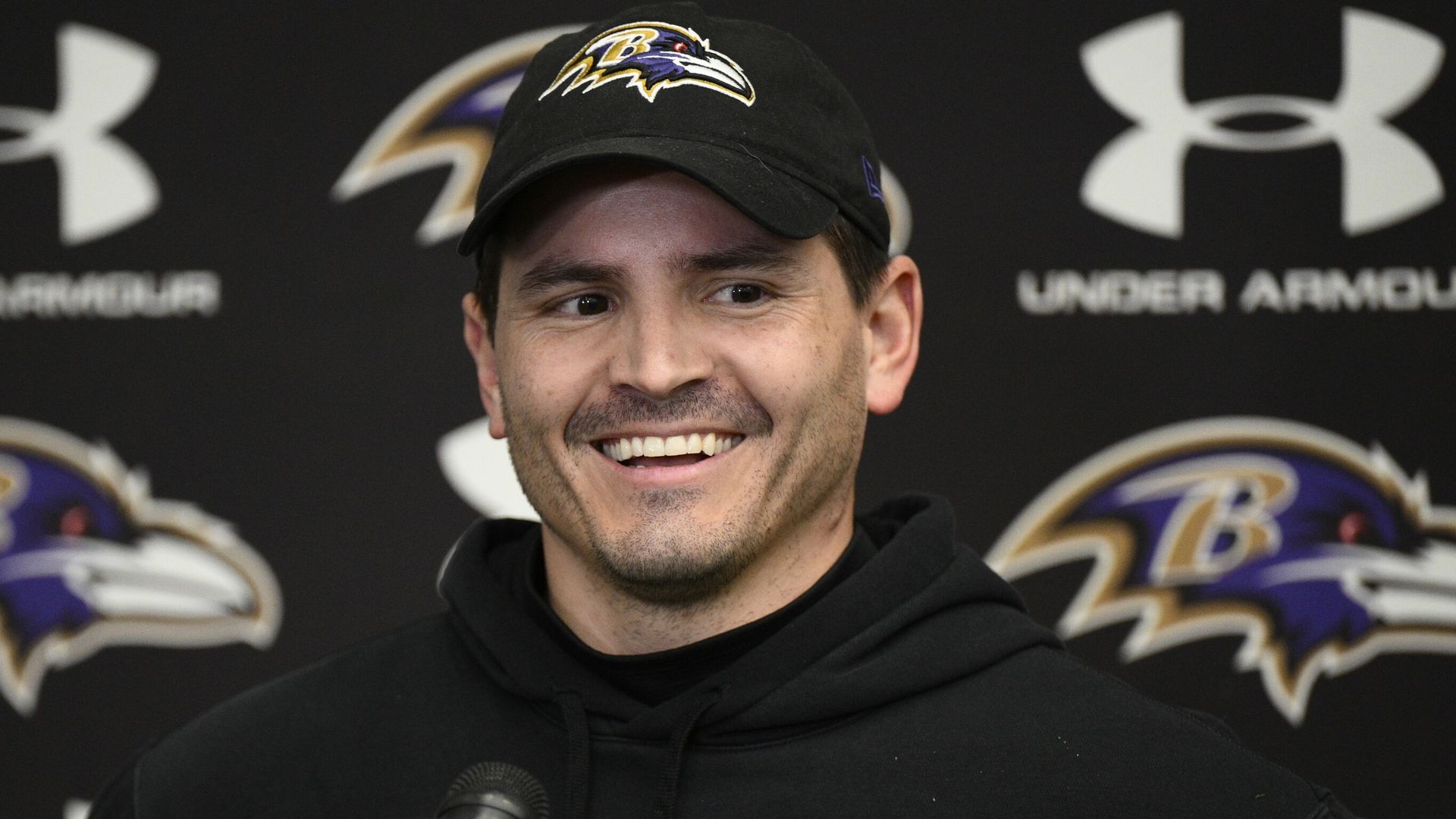 Seahawks make Macdonald NFL's youngest head coach
