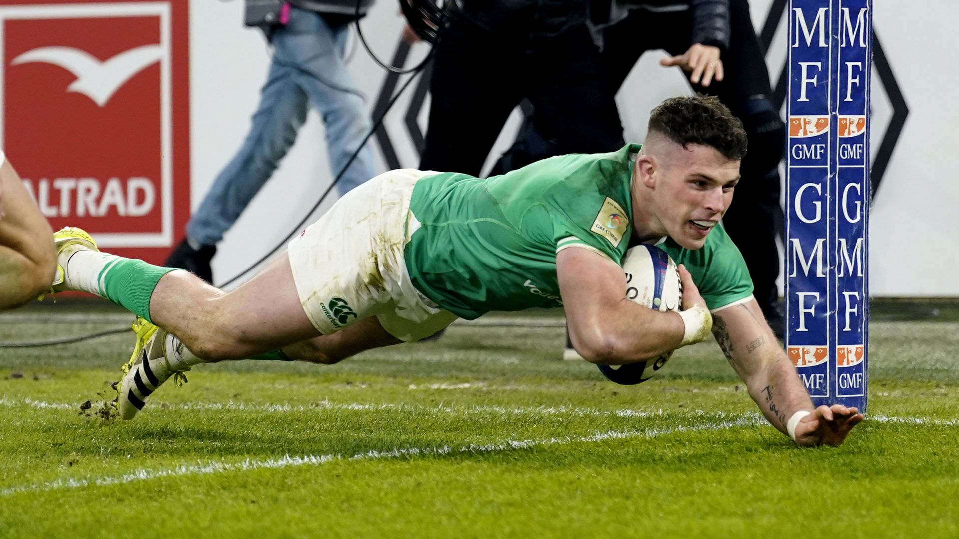 Nash fit as Ireland unchanged, with Ringrose onto bench