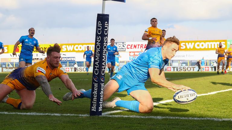 Jordan Larmour dives for the corner as Leinster levelled things up from 14-0 behind