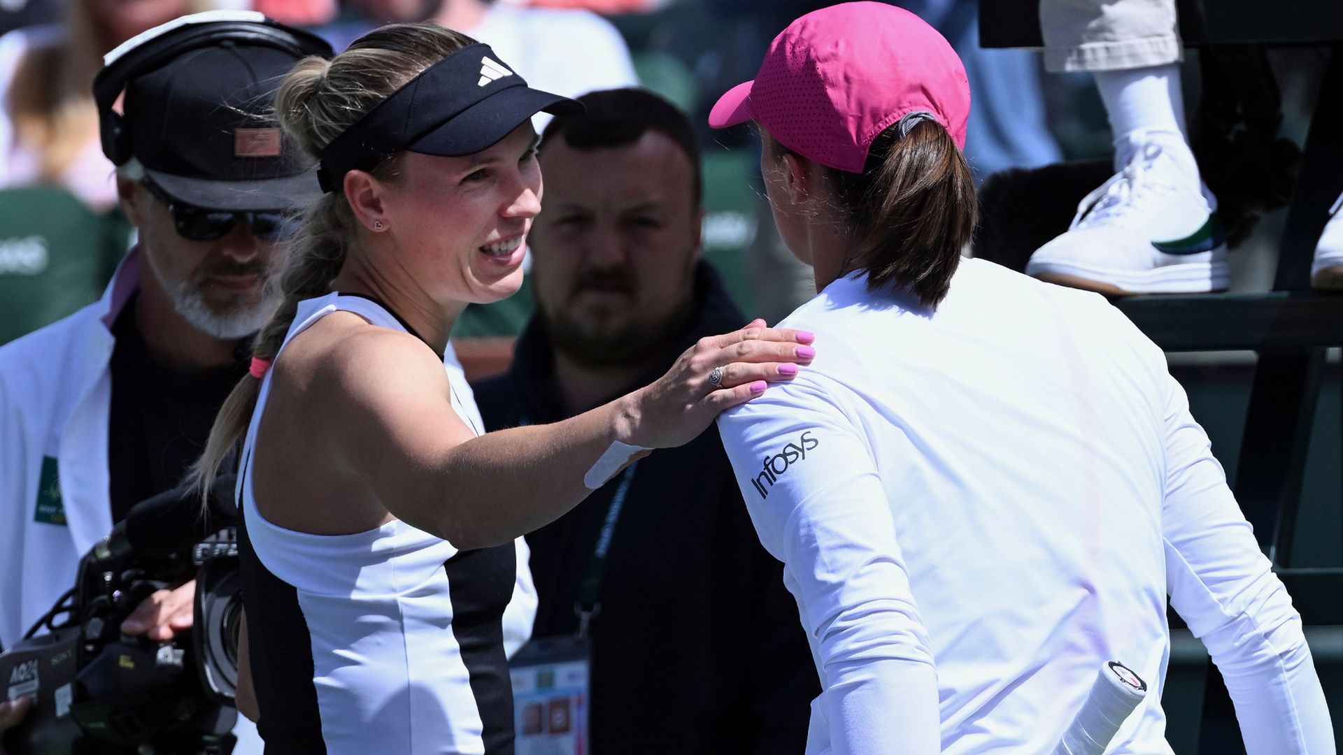 Swiatek makes Indian Wells semi-finals after Wozniacki retires injured