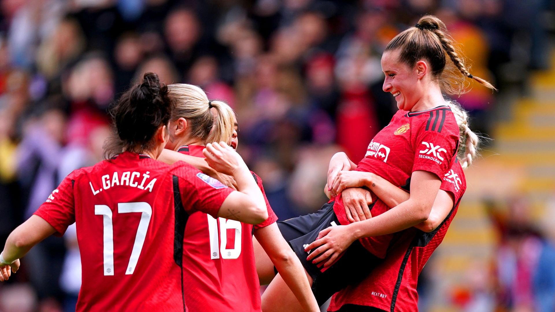 WSL round-up: Man Utd come from behind to beat Everton